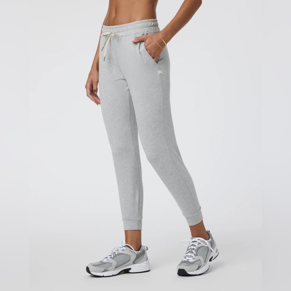 Vuori Women's Gray Jogger Pants